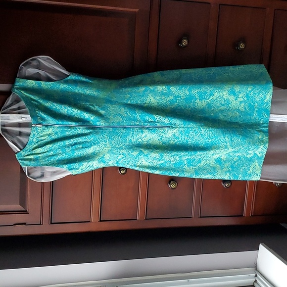 Elie Tahari dress, size 4, pattern in blue and green. - Picture 4 of 4